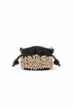 DES163-DESIERTO-BOLSA CARACOLA CLUTCH RAFIA-S9821