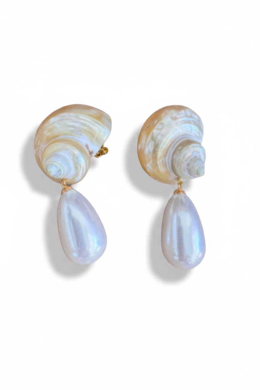 LUP61-LUCIA PIÑA-ARETES DE CARACOLES NATURALES CON PERLA SINTÉTICA -S1624