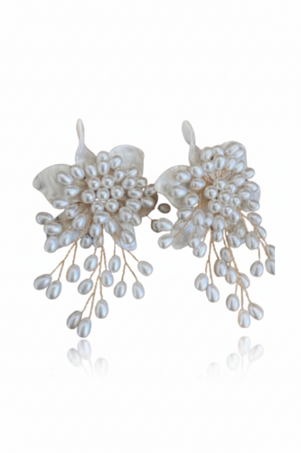 LUP66-LUCIA PIÑA -ARETES DE FLORES EN RESINA CON PERLA SINTÉTICA -S1508