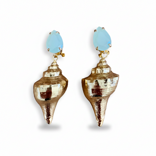 LUP106-LUCIA PIÑA-ARETES DE CRISTALES CON CARACOL EN BAÑO DE ORO   -S1624