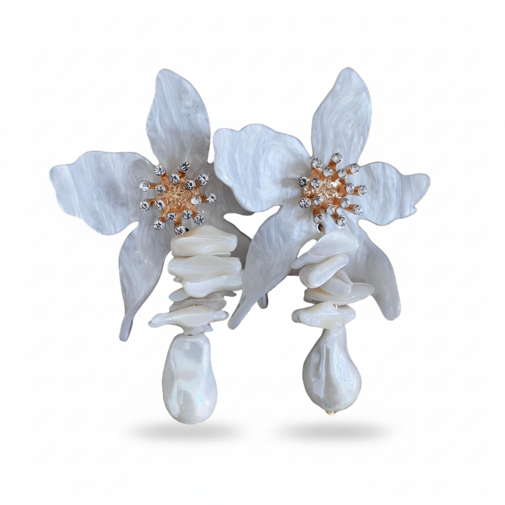 LUP119-LUCIA PIÑA-ARETES DE FLORES CON RESINA CON PEDAZOS DE COCHA Y PERLA SINTETICA-S1624