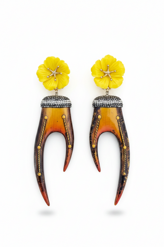 LUP169-LUCIA PIÑA-ARETES DE FLORES EN RESINA CON TENAZA DE CANGREJO-S1624