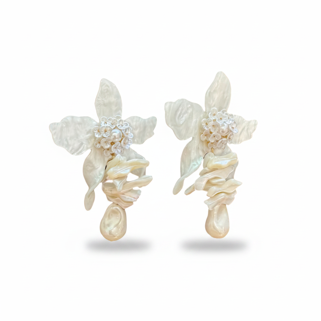 LUP15-LUCIA PIÑA-  ARETES DE FLORES EN RESINA CON CONCHAS Y PERLA SINTÉTICA-S1624