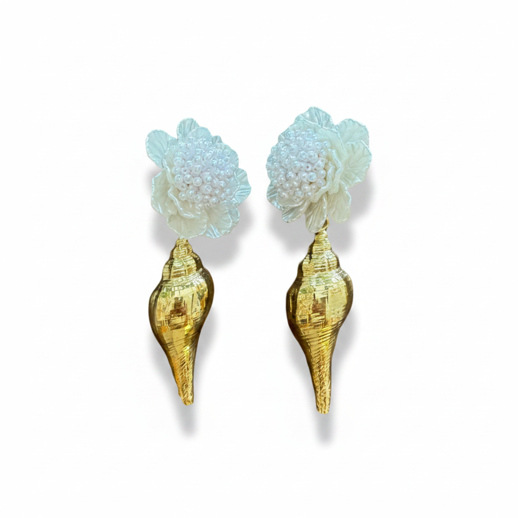 LUP29-LUCIA PIÑA-.ARETES DE CARACOLES EN BAÑO DE ORO CON FLOR EN RESINA   -S1624