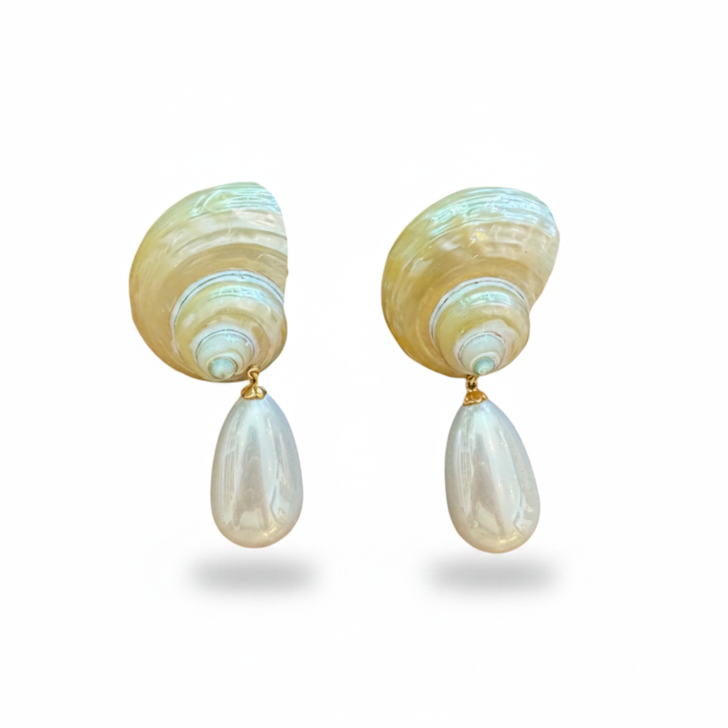 LUP40-LUCIA PIÑA-ARETES DE CARACOLES NATURALES CON PERLA SINTÉTICA -S1624
