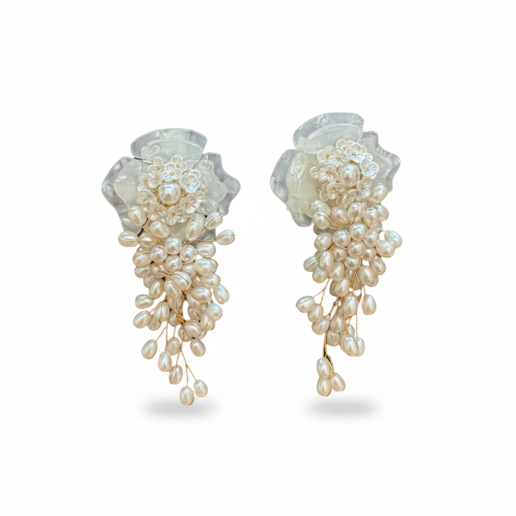 LUP20-LUCIA PIÑA-ARETES DE FLOR EN RESINA CON PERLAS SINTÉTICAS -S1508