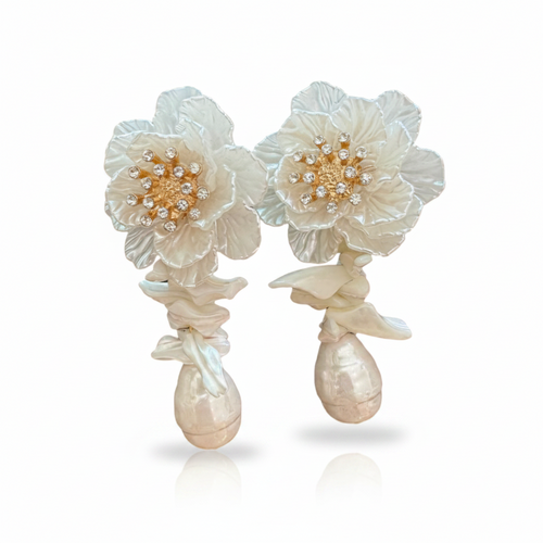 LUP22-LUCIA PIÑA-AARETES DE FLORES EN RESINA CON CONCHA Y PERLA SINTÉTICA   -S1508