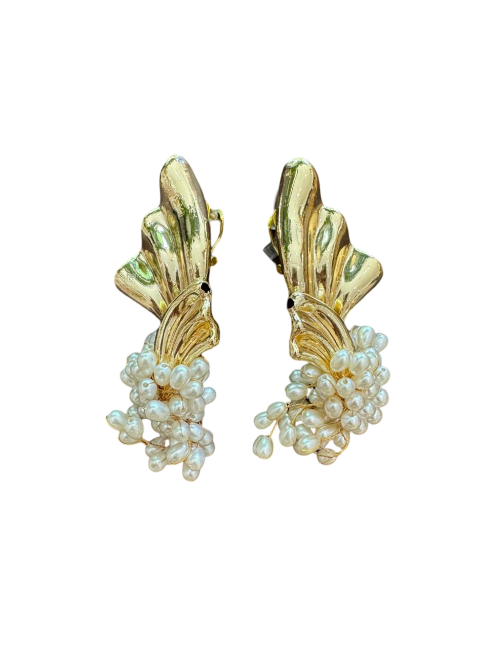 LUP12-LUCIA PIÑA-ARETES DE PIEZA DORADA EN BAÑO DE ORO CON PERLA SINTÉTICA -S1856