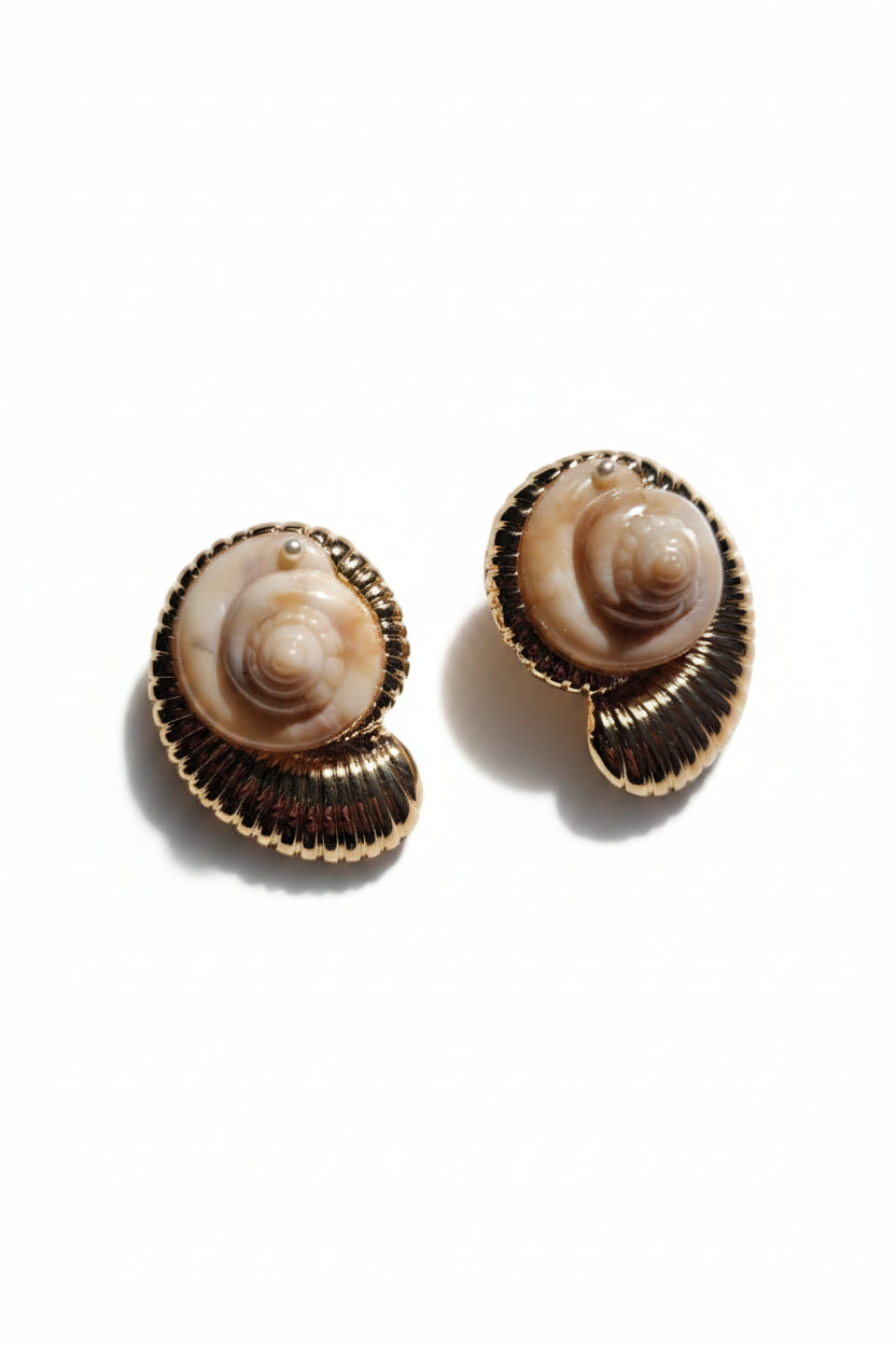 NAMM72-NAMMOS-ARETES CARACOL CON APLIQUE DE RESINA BEIGE-S646