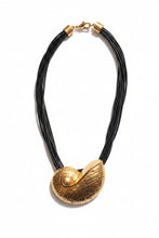 NAMM88-NAMMOS-COLLAR CARACOL CAJA PLATA Y ORO TIRAS DE PIEL-S1582