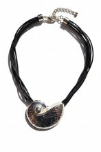 NAMM88-NAMMOS-COLLAR CARACOL CAJA PLATA Y ORO TIRAS DE PIEL-S1582