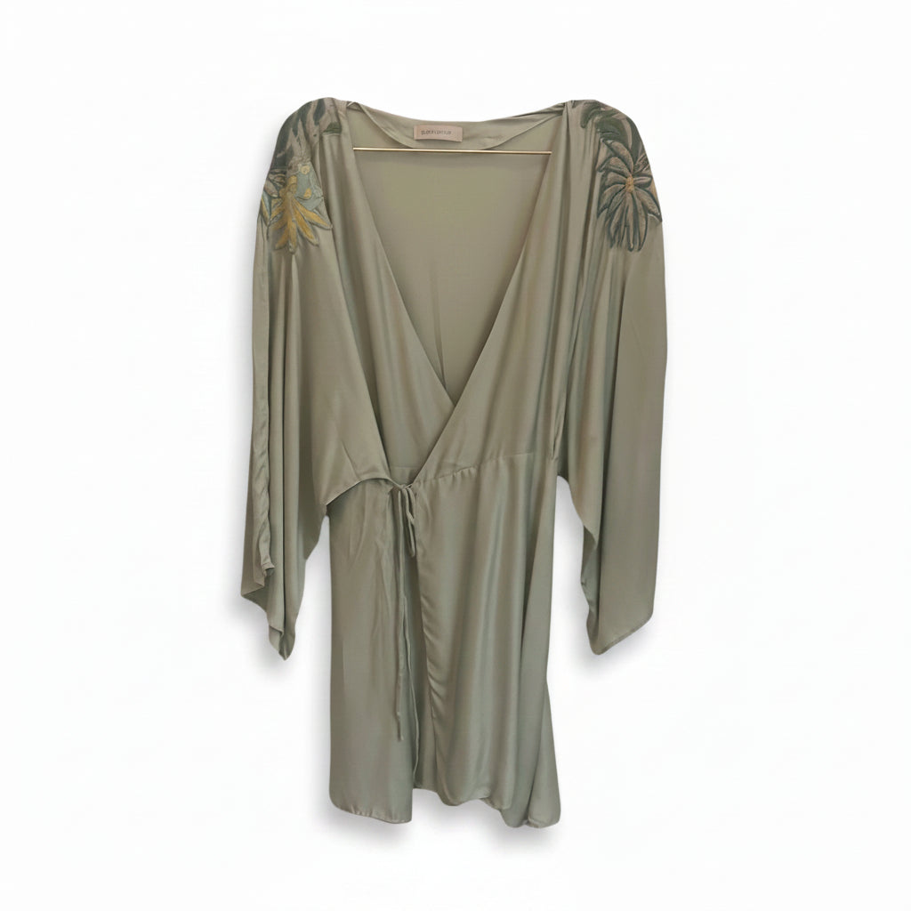 TRON31-VESTIDO MAGA SEDA BORDADO -S7000