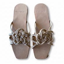 DES65-DESIERTO V- SANDALIA TEJIDO FLOR-S1697